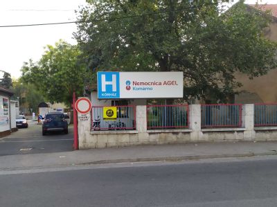 Nemocnica AGEL Komárno z dôvodu pandémie ponechala len jeden vstup do nemocnice