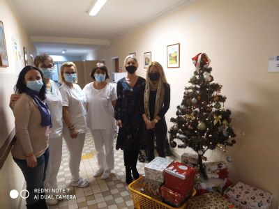 Pacienti Nemocnice AGEL Komárno dostali darčeky, ktoré im určite spríjemnia vianočné sviatky ky