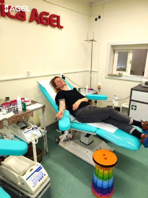 Darcovia krvi v Komárne – darcovia krvi pomáhajú príbuzným, známym, podeliť sa o najvzácnejšiu tekutinu je pre nich samozrejmosťou